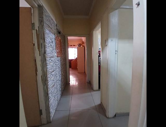 3 BEDROOM HOUSE FOR SALE IN MONTCLAIR